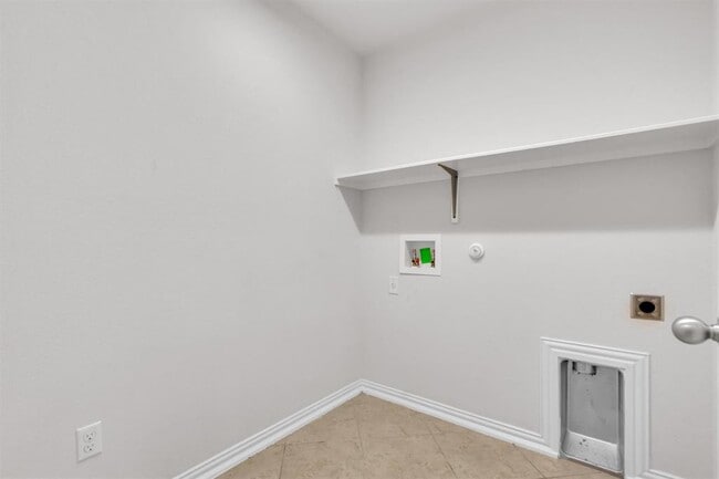 Building Photo - 204 Chickadee Ln
