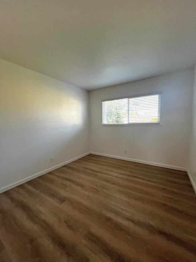 Building Photo - Spacious 4-bedroom, 2.5-bath Home Fountain Valley