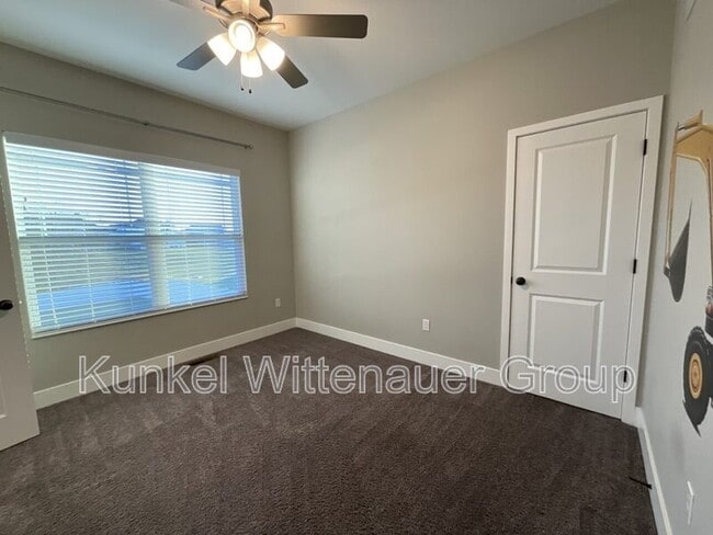 Building Photo - 1212 Hickory Point Dr