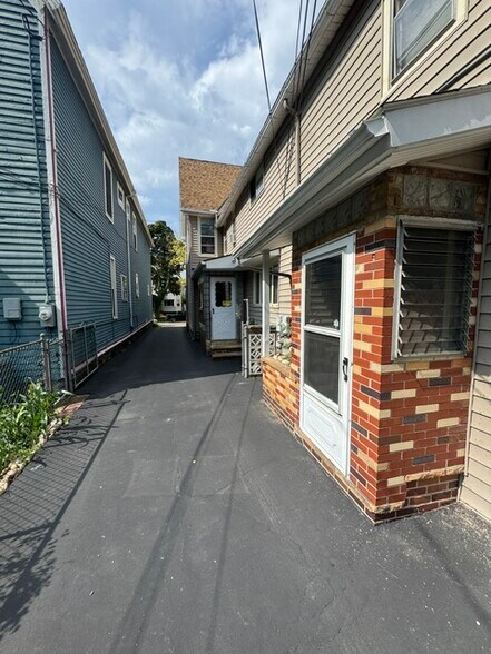 Rear Apartment - 109 Plymouth Ave
