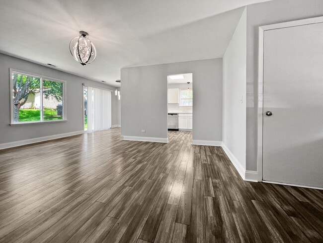 Building Photo - 24W500 Seabrook Ct