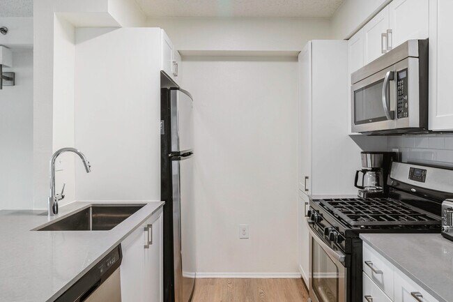 Building Photo - 444 Washington Blvd