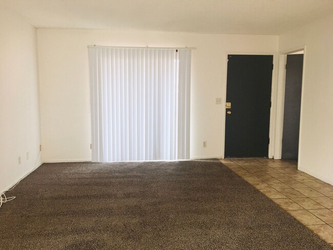 Building Photo - Nice condo located in the Sierra North Vil...