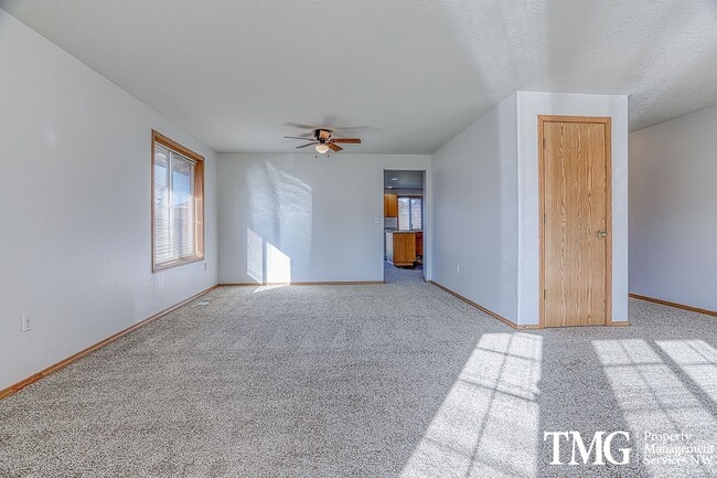 Building Photo - 3BD Ranch Style Home In Great Orchards Location!  Fully Fenced Yard!