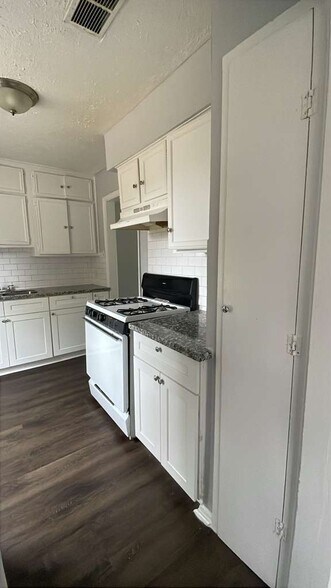 Building Photo - 7301 Brockley Ln