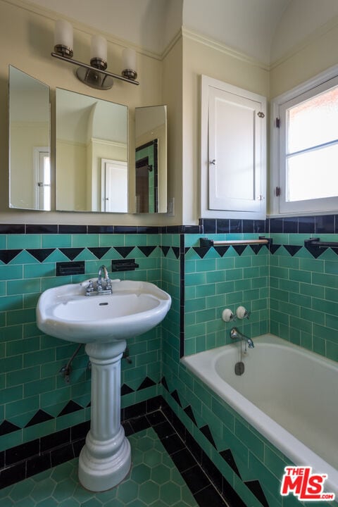 Building Photo - 1122 S Hayworth Ave