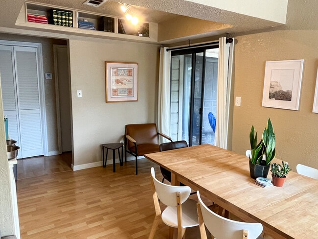 Building Photo - 421 W San Antonio St