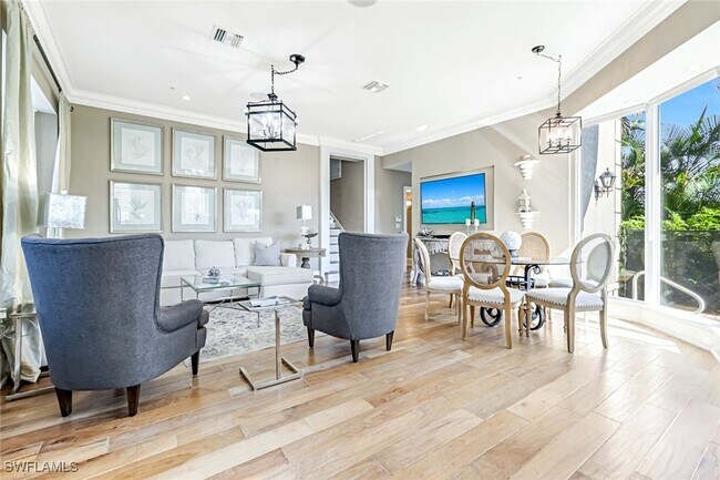 Building Photo - 993 8th St S