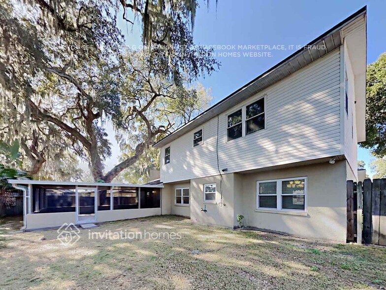 Building Photo - 705 Lobelia St