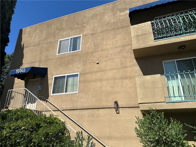 Primary Photo - 10903 Camarillo St