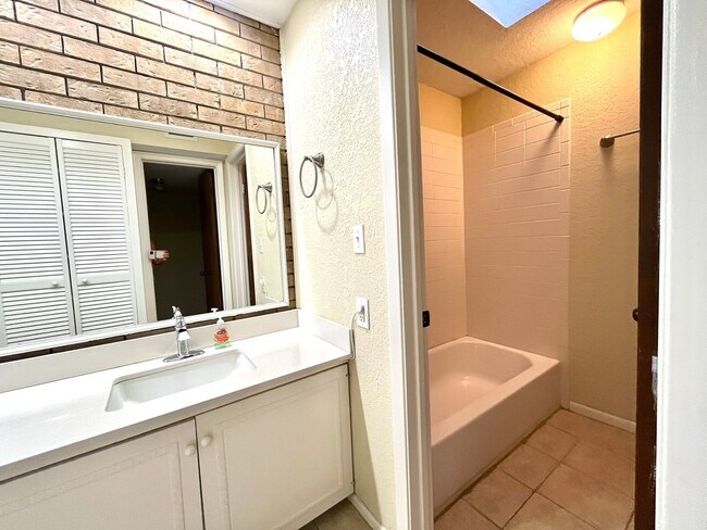 Building Photo - 70 Chervil Common