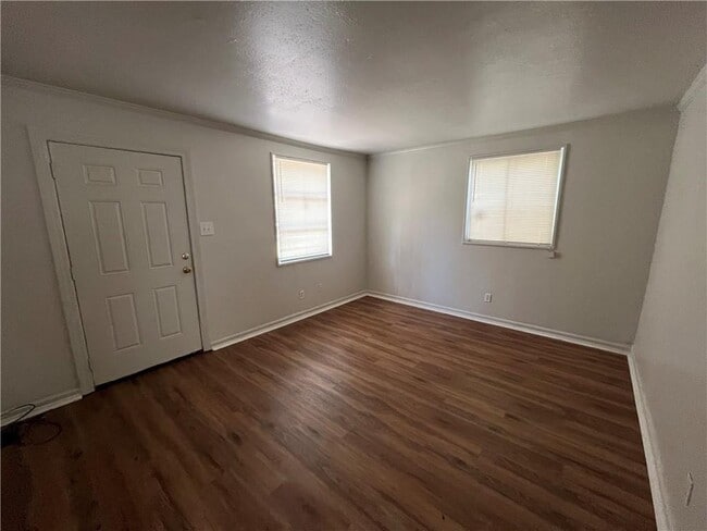 Building Photo - 459 Seabreeze Rd E