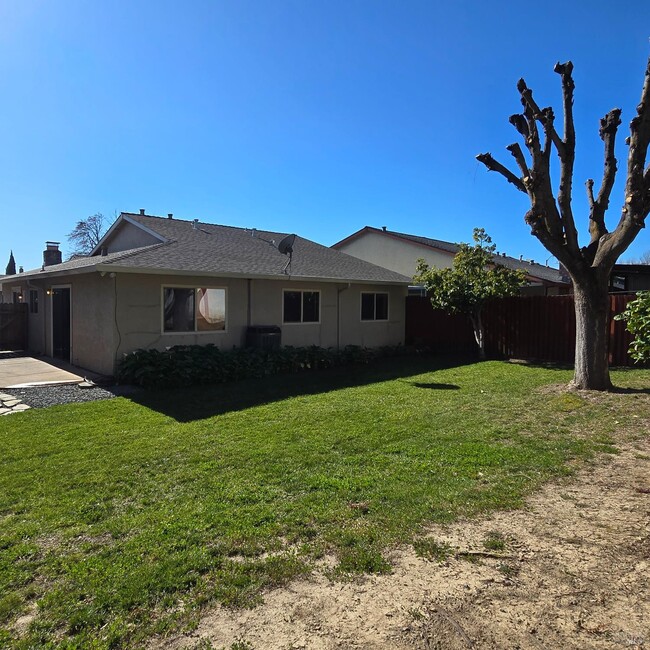 Building Photo - 2031 California Dr