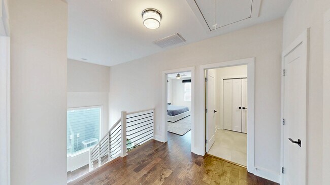 Building Photo - 1220 Lomax Ave