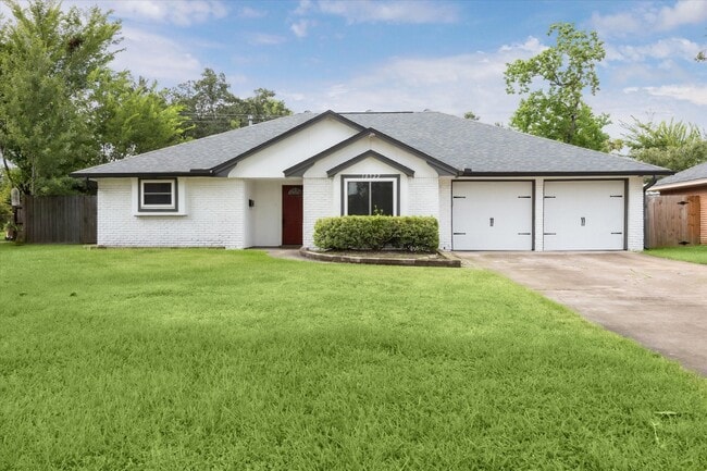 Primary Photo - 10522 Barwood Dr