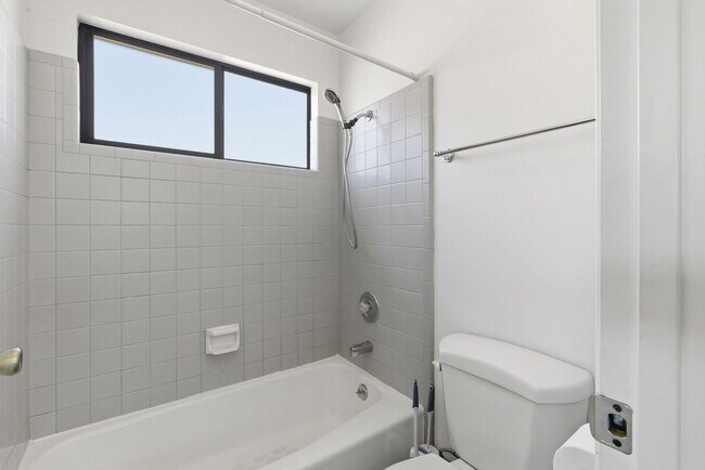 Building Photo - 161 W 950 S