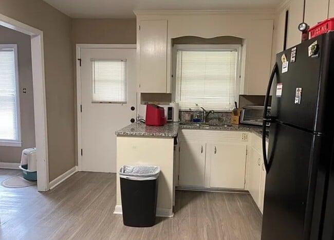 Building Photo - 212 S Edgewood Dr