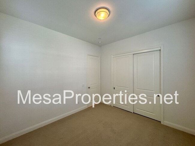 Building Photo - 10045 Goldenrod Ct