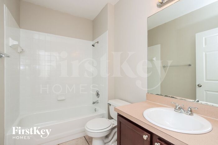 Building Photo - 1160 Schumann Dr