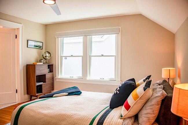 Building Photo - 1942 Boyer Ave E