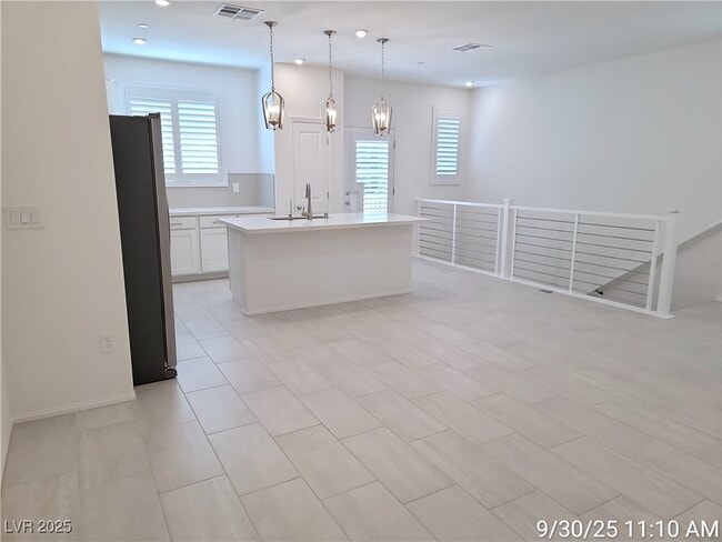 Building Photo - 8671 Luxuriant Ave