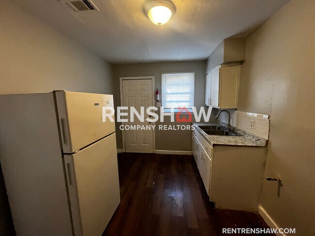 Building Photo - 877 Polk Ave