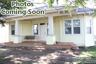 Front Yard - 4929 Hesper Rd
