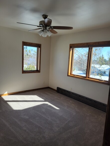 2nd Floor Bedroom #2: 11' x 14' - 4605 Oneida St