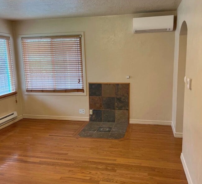 Building Photo - Charming Eastside Olympia Home Move-in goal June 5th .