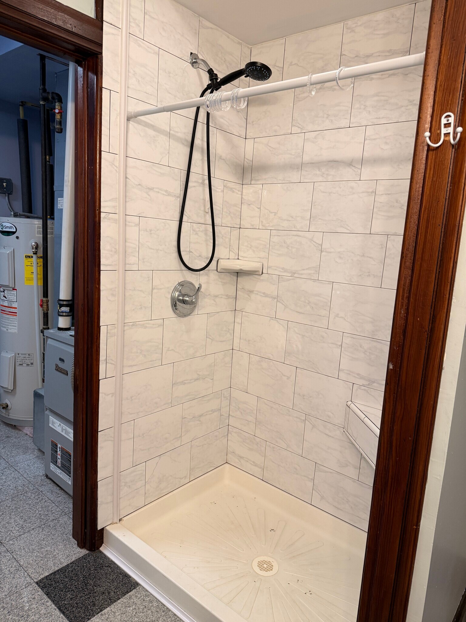 Building Photo - 215 6th St