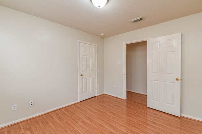 Building Photo - 13735 Branford Greens Dr