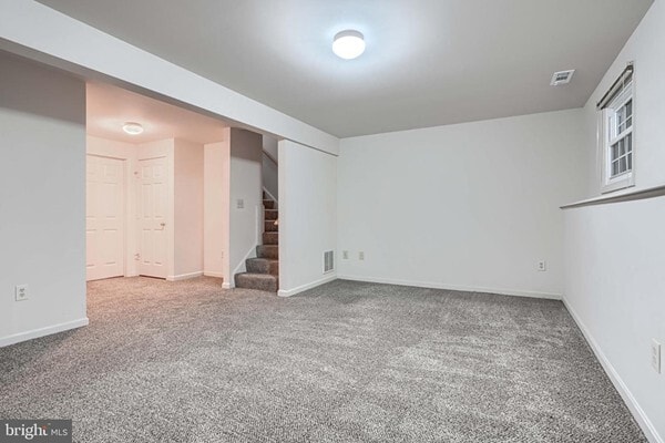 Building Photo - 6635 Commodore Ct