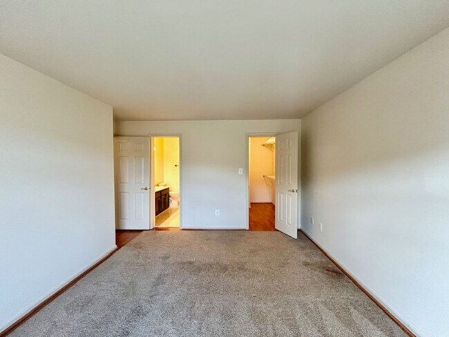 Building Photo - 10714 Kings Riding Way