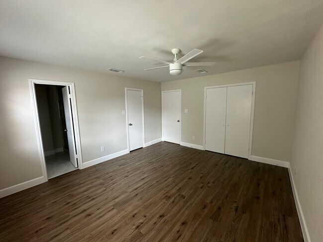 Building Photo - 8448 Ariel St