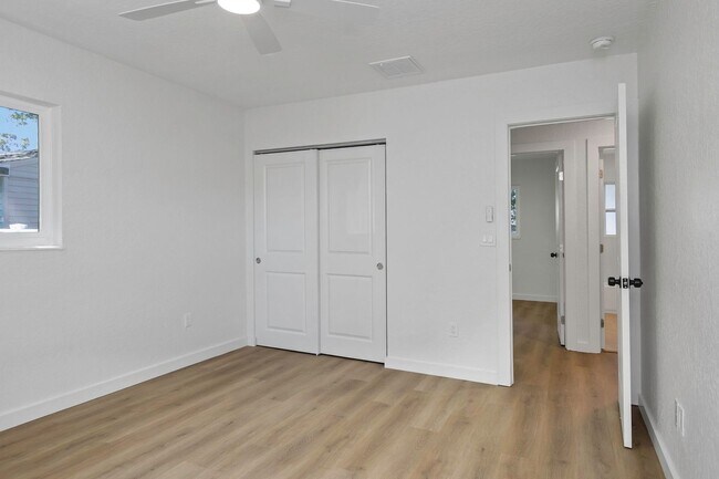 Building Photo - 2710 Boca Ciega Dr N