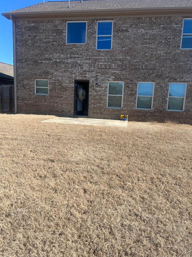 Building Photo - 8223 NW Stone Mill Dr