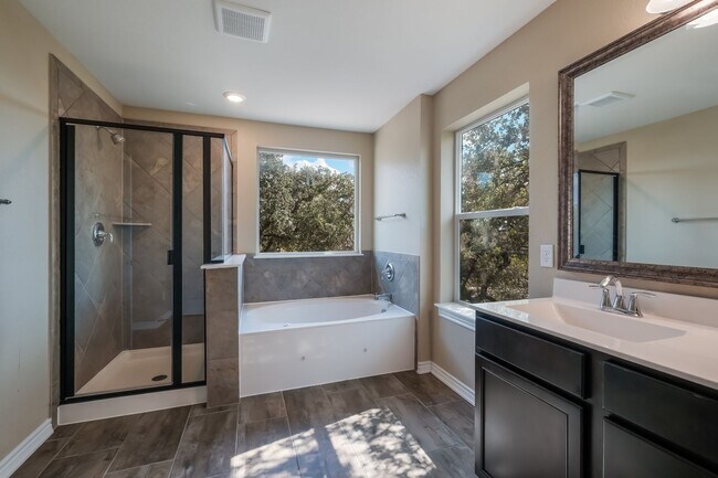 Building Photo - APPLICATION RECEIVED        4 Bedroom 2.5 Bath Ready for Move-in