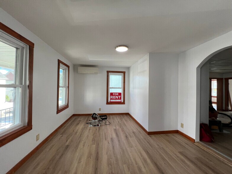 Building Photo - 185 Brownell St