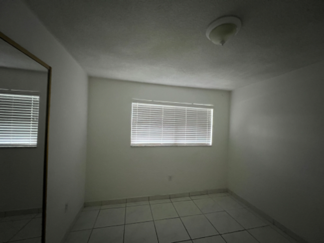 Building Photo - 2498 SW 17th Ave