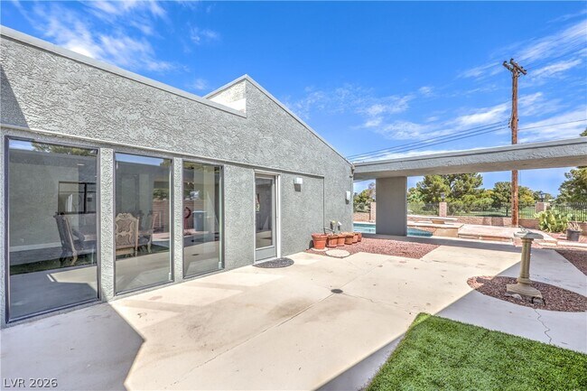 Building Photo - 1926 Papago Ln