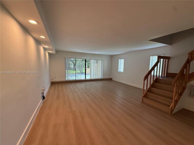 Building Photo - 3873 Alcantara Ave
