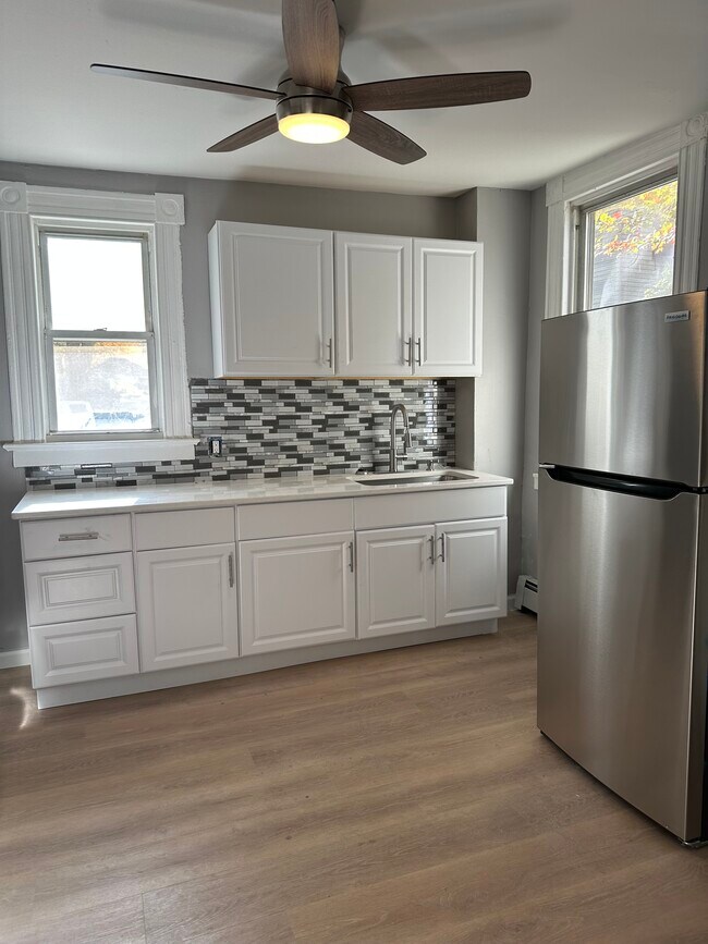 Building Photo - 89 Sargeant St