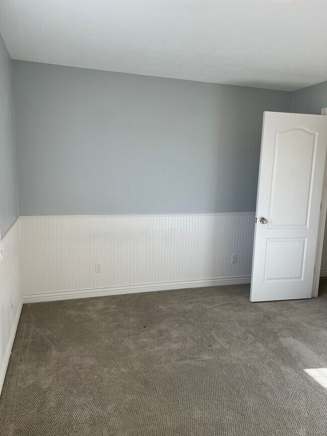 Building Photo - THIS IS A LEASE TAKEOVER - PLEASE CONTACT ...