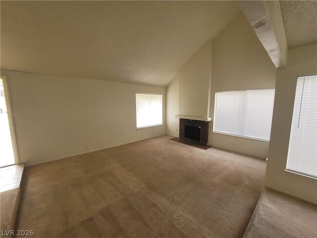 Building Photo - 4760 Woodridge Rd