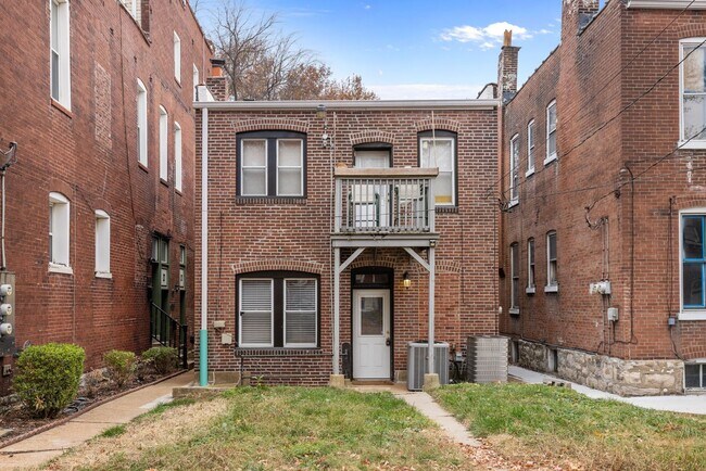 Building Photo - Charming 2 Bedroom Apartment in Benton Par...