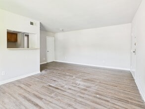 Building Photo - 2004 Warren Ave