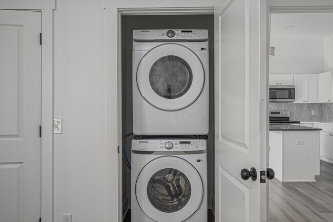 Building Photo - 637 E Anderson St