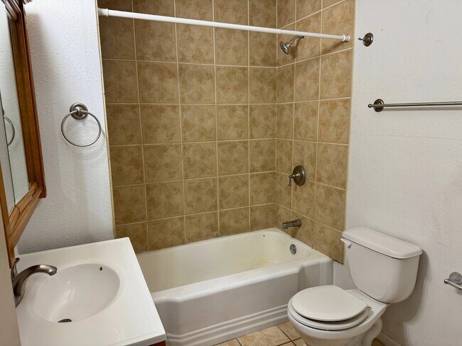 Building Photo - 703 Pecan St