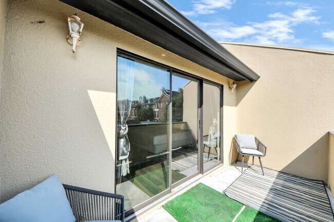 Building Photo - 1112 Bering Dr