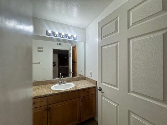 Building Photo - Clean & Comfortable 2 Bed / 1 Bath Condo – Central Sparks – $1,550/mo *Lesley Reilly Property*